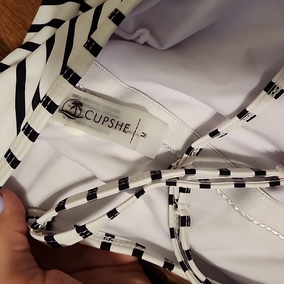 Cupshe one piece - Picture 2 of 2